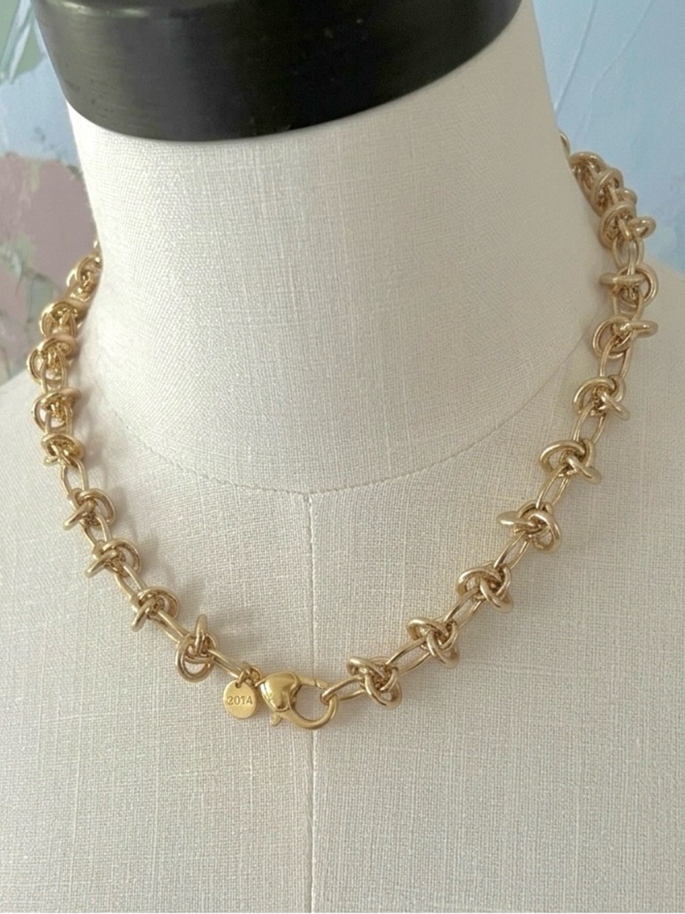 NWT LOVE KNOT Gold Necklace [ONLY]